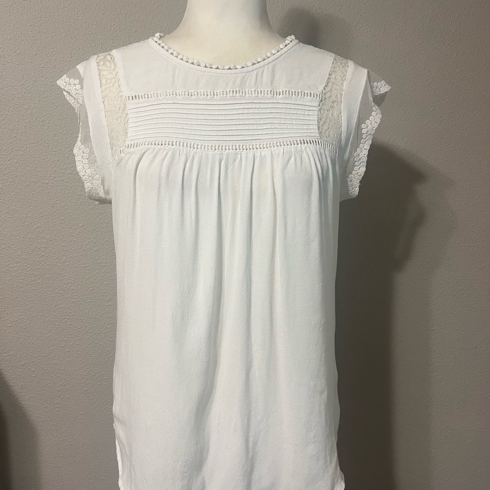 Elegant Short Sleeved White Lace Trimmed Women's Top